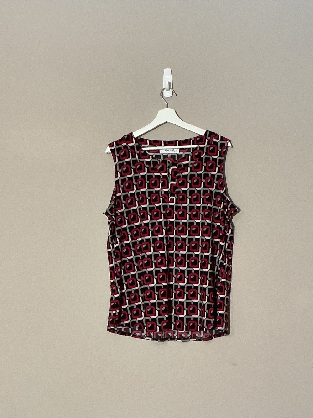 Jones Studio Burgundy, Grey and Black Geometric Sleeveless Blouse